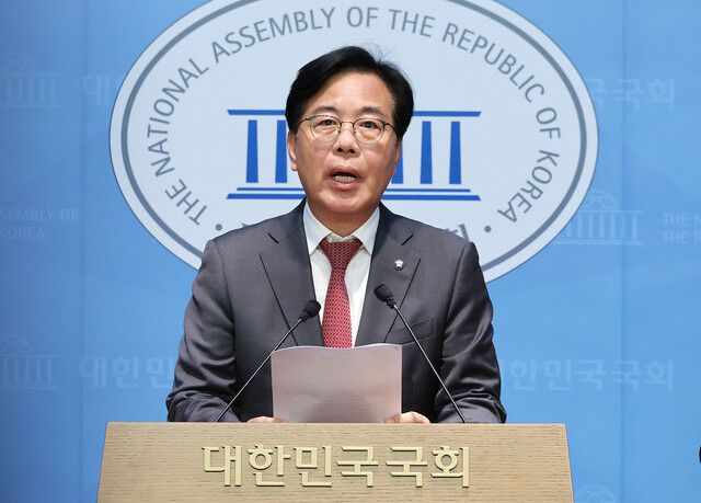 국민의힘 친윤석열계 송언석 의원이 12일 서울 여의도 국회 소통관에서 원내대표 선거 출마 선언을 하고 있다. 연합뉴스