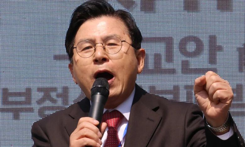 황교안 전 국무총리가 지난 3월22일 오전 청주 충북도청 앞에서 열린 보수 기독교 단체 세이브코리아의 ‘국가비상기도회\\\'에 참석해 발언하고 있다. 연합뉴스