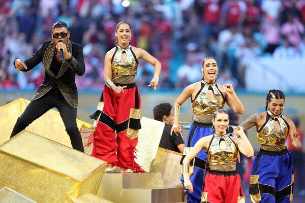 15일(한국시각) 미국 플로리다주 마이애미의 하드록 스타디움에서 열린 국제축구연맹 클럽월드컵 A조 개막전에서 음악 공연이 펼쳐지고 있다. 마이애미/