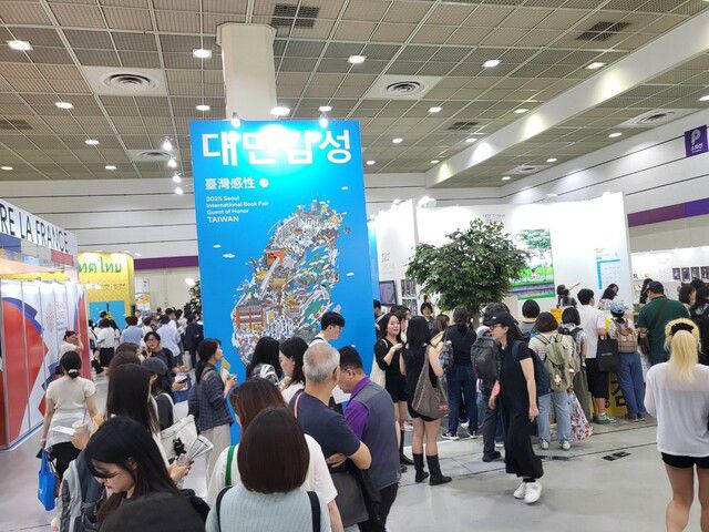 올해 도서전 주빈인 대만관에 입장하기 위해 줄을 선 사람들 모습. 최윤아 기자