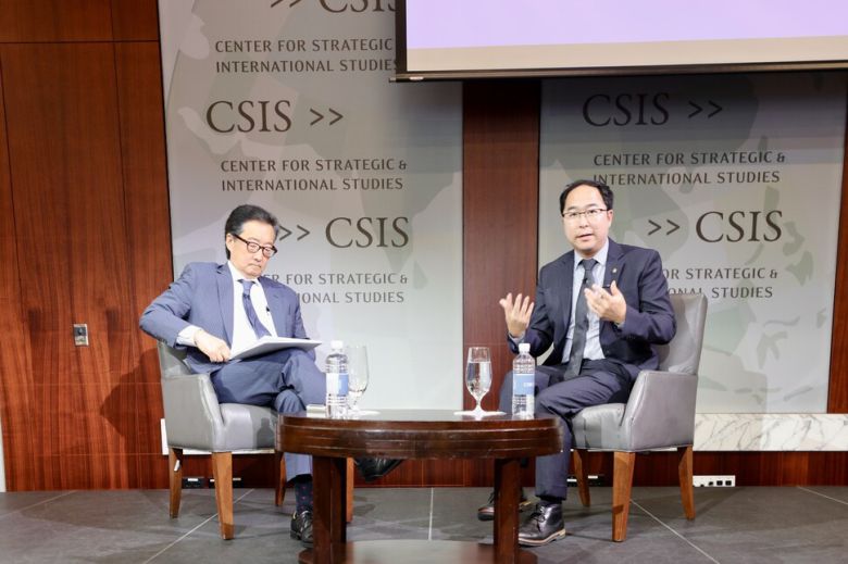 18일(현지시각) 전략국제문제연구소(CSIS)가 주최한 ‘한·미·일 관계의 미래’ 컨퍼런스에서 앤디 김 상원의원이 발언하고 있다. 워싱턴/워싱턴특파원단 제공