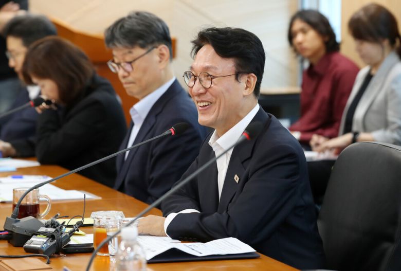 김민석 국무총리 후보자가 20일 대구 수성구 대구디지털혁신진흥원에서 열린 \'인공지능 전환(AX) 연구거점 조성을 위한 경청 간담회\'에서 모두발언하고 있다. 연합뉴스