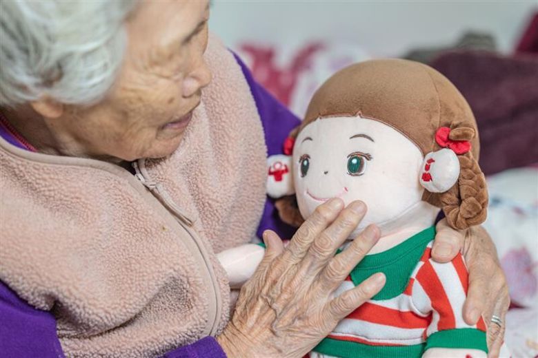 ㈜효돌의 돌봄로봇은 현재 160개 지역에서 약 1만명의 어르신이 사용하고 있다. ㈜효돌 제공