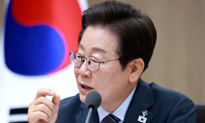 이재명 대통령이 24일 서울 용산 대통령실 청사에서 열린 국무회의를 주재하며 발언하고 있다. 연합뉴스