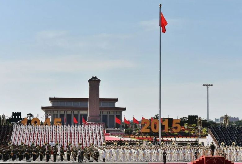 2015년 9월 중국 베이징 천안문(톈안먼) 광장에서 열린 ‘중국 인민의 항일전쟁 승리 및 세계 반파시스트 전쟁 승리 70주년’ 기념식. 베이징/신화 연합뉴스