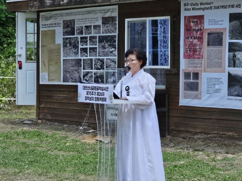 27일 오전 대전 동구 낭월동 ‘골령골’에서 진행된 ‘산내골령골학살희생자 합동위령제’에서 전미경 전미경 대전산내사건희생자유족회장이 유족대표 인사말을 하고 있다. 최예린 기자