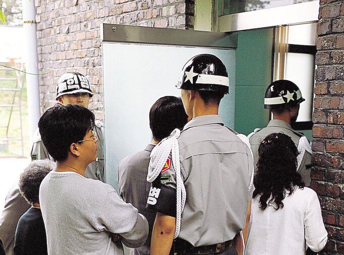 2000년대 초반의 군사재판정 입구 모습. 한겨레 자료사진