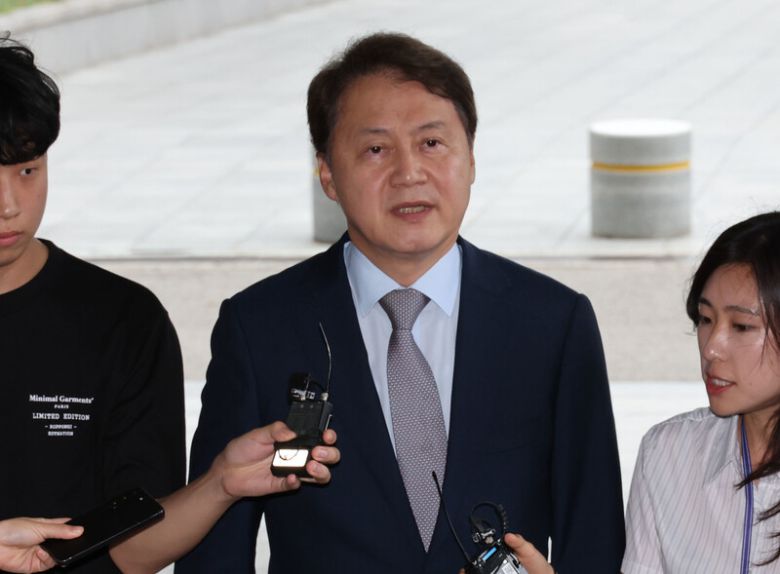 김주현 전 대통령실 민정수석이 3일 오전 서울 서초구 서울고검에 마련된 내란 특검 사무실로 출석하고 있다. 정용일 선임기자 yongil@hani.co.kr