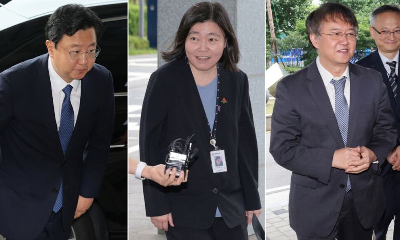 정진우 신임 서울중앙지검장(왼쪽부터)과 임은정 신임 서울동부지검장, 김태훈 신임 서울남부지검장이 4일 오전 각각 해당 지검으로 첫 출근을 하고 있다. 김영원 기자 forever@hani.co.kr, 연합뉴스