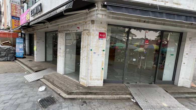 7일 오후 서울 중랑구 동부시장 중심가에 있는 한 가게 자리가 공실로 남아 있다. 최현수 기자