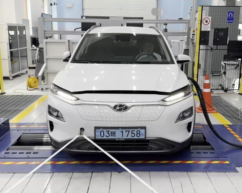 전기 자동차 동력장치 검사 모습. 한국교통안전공단 제공