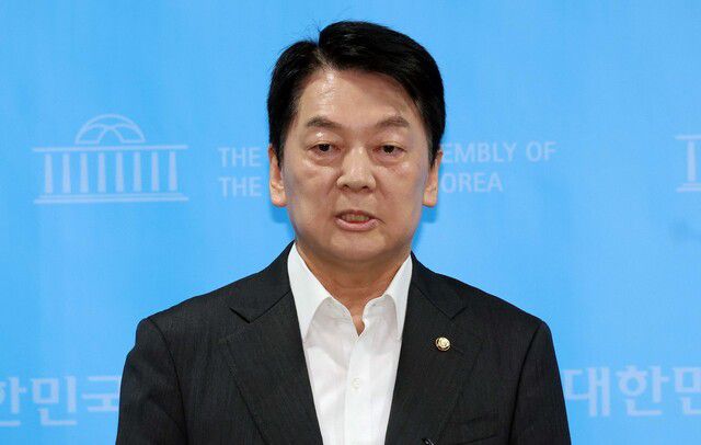 안철수 국민의힘 의원이 7일 국회 소통관에서 기자회견을 마치고 기자들의 질문에 답하고 있다. 김경호 선임기자 jijae@hani.co.kr