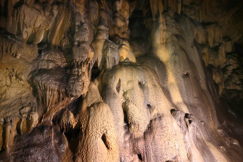 국내 지질 전문가도 ‘최고’라고 칭송하는 백룡동굴에는 희한한 모양의 동굴 생성물이 많다. 박미향 기자