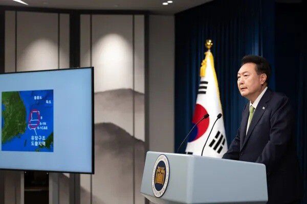 윤석열 전 대통령이 지난해 6월 서울 용산 대통령실 브리핑룸에서 동해 석유·가스 매장과 관련한 입장을 발표하고 있다. 대통령실 제공