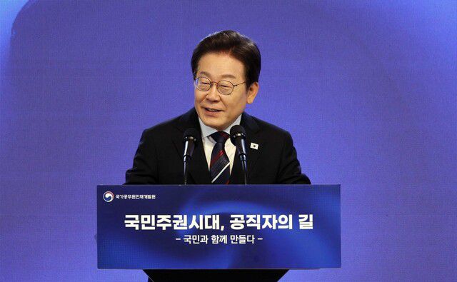 이재명 대통령이 14일 충북 진천군 국가공무원인재개발원 진천캠퍼스에서 열린 5급 신임관리자특강에서 강연하고 있다. 대통령실사진기자단