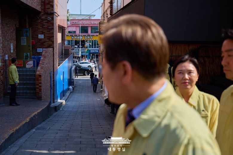6월12일 서울 이태원 참사 현장을 찾았을 때의 이재명 대통령. 대통령실 제공