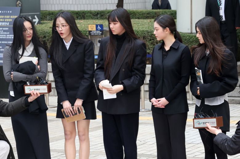 그룹 뉴진스. 왼쪽부터 하니, 민지, 혜인, 해린, 다니엘. 김영원 기자 forever@hani.co.kr