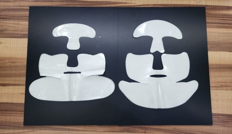 화장품 중소기업 ‘코스모어플러스’의 리프팅 마스크팩 ‘리브이셀’(왼쪽)과 씨제이(CJ)올리브영 자체브랜드(PB·피비) ‘바이오힐 보’의 ‘프로바이오덤 쓰리디(3D) 리프팅 풀 페이스 윤곽마스크’(오른쪽). 지난 6월 서울중앙지법은 “올리브영 제품은 코스모어플러스 제품의 상품 형태와 실질적으로 동일한 형태의 상품으로서 코스모어플러스 제품을 모방하였다고 봄이 상당하다”며 코스모어플러스가 올리브영을 상대로 제기한 판매금지 가처분 신청을 인용했다. 코스모어플러스 제공