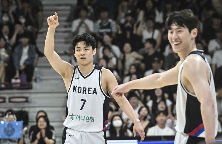 유기상(왼쪽)과 이정현. 협회 제공