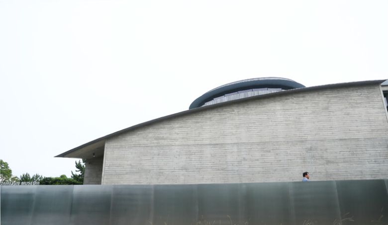 유동룡미술관은 보는 위치에 따라 다르게 보인다. 박미향 기자