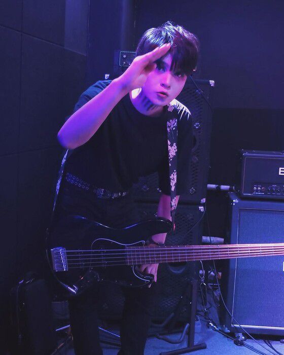 송범진씨는 밴드 ‘데이로터스\'의 베이시스트이기도 하다. 본인 제공