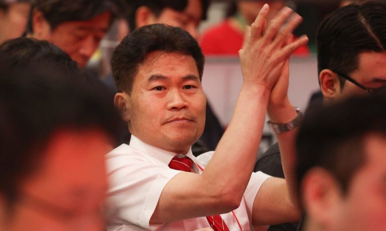 한국사 강사 전한길씨가 8일 대구 북구 엑스코에서 열린 국민의힘 제6차 전당대회 대구·경북 합동연설회에 참석하고 있다. 연합뉴스