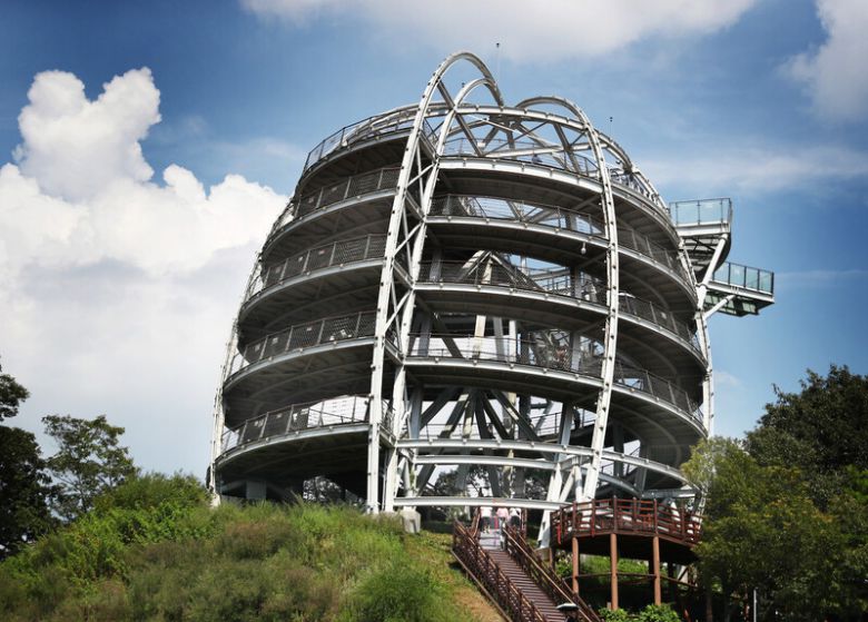 단양은 먹거리도 풍부하지만 놀거리, 볼거리도 넘친다. 최근 인기 급상승 중인 ‘만천하 스카이워크’의 외관. 박미향 기자