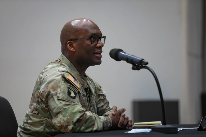 제이비어 브런슨 주한미군사령관이 지난 8일 경기 평택 캠프 험프리스에서 국방부 출입기자들과 인터뷰를 하고 있다. 주한미군사령부 제공