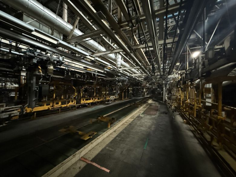 2022년 11월 이후 멈춰 있는 지엠(GM) 부평2공장의 컨베이어 벨트. 이재호 기자