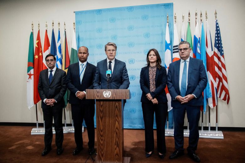 사무엘 즈보가로 슬로베니아 유엔 대사가 10일(현지시각) 미국 뉴욕 유엔 본부에서 이스라엘의 가자시 점령 계획 발표, 승인에 대한 회의에 앞서 연설하고 있다. 뉴욕/로이터 연합뉴스