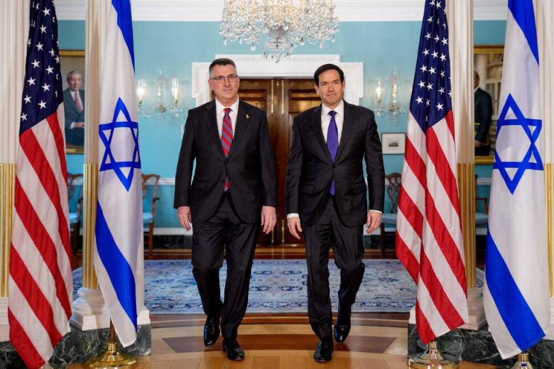 마코 루비오 미국 국무장관이 27일(현지시각) 미국 워싱턴 백악관 2층에 있는 국무부 조약실에서 기드온 사르 이스라엘 외무장관과 회동했다. 워싱턴/AFP 연합뉴스