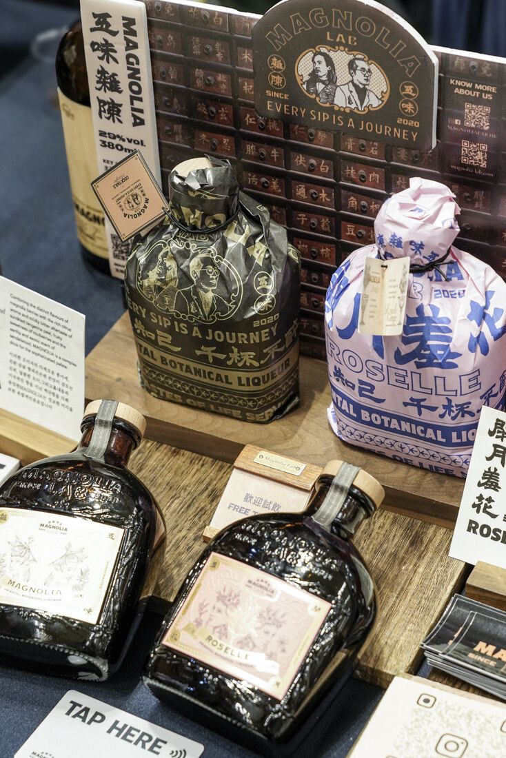 오미자 등 여러 한약재가 들어간 데니스 막의 술은 동양적인 패키징이 돋보인다. 홍콩관광청 제공