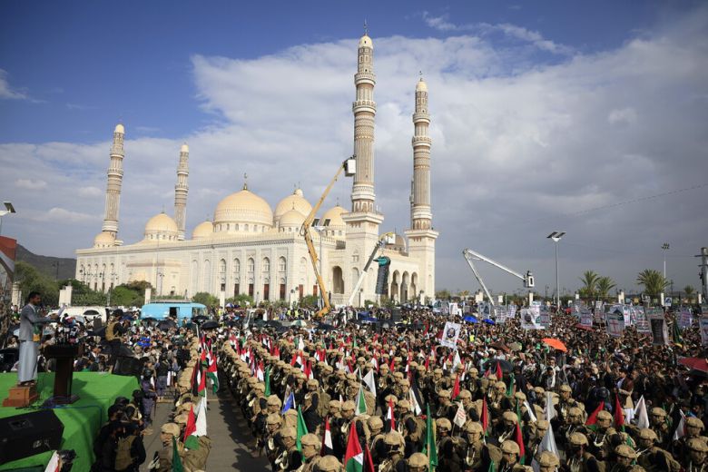 29일(현지시각) 예멘 수도 사나에서 후티 반군 전사들과 지지자들이 이스라엘에 대한 보복을 다짐하며 시위를 벌이고 있다. EPA 연합뉴스