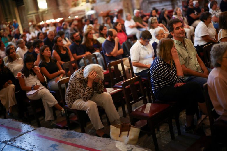 포르투갈이 4일을 국가 애도의 날로 정한 가운데, 글로리아 푸니쿨라 사고 희생자들을 위한 미사가 열렸다. 리스본/로이터 연합뉴스