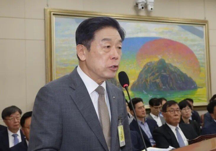 김형석 독립기념관장이 지난달 21일 국회에서 열린 정무위원회에서 의원 질의에 답변하고 있다. 연합뉴스