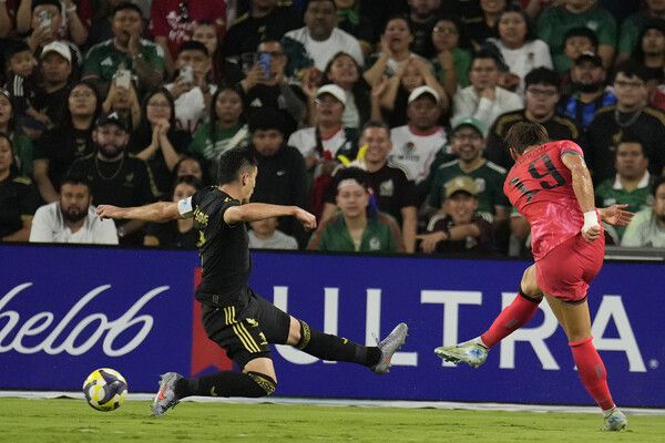 오현규가 10일(한국시간) 미국 테네시주 내슈빌의 지오디스파크에서 열린 멕시코와의 친선경기에서 역전골을 터트리고 있다. 내슈빌/AP 연합뉴스