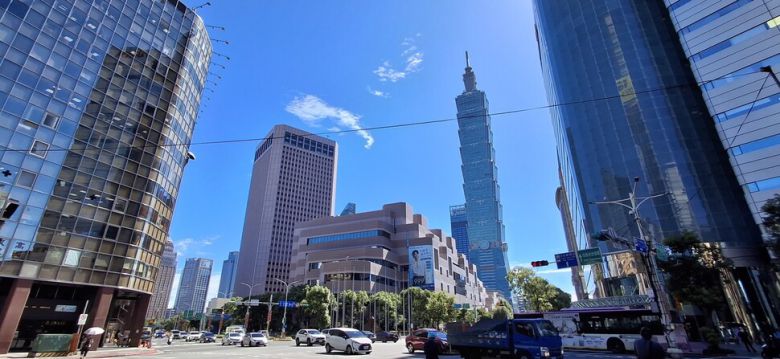 타이페이 금융, 비지니스 중심지인 신이구. 대만 최고층인 타이페이 101 타워에는 대만증권거래소를 비롯해 여러 금융회사가가 입주해 있다.