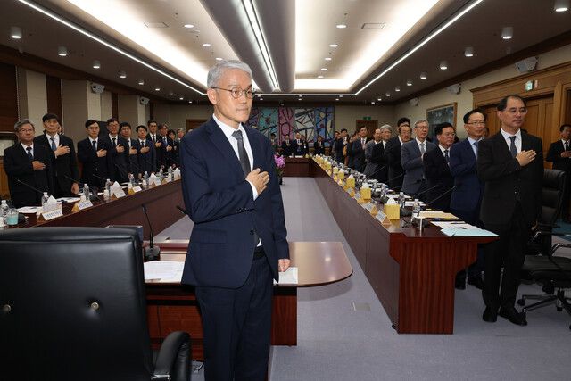 천대엽 법원행정처장이 12일 서울 서초구 대법원에서 열린 전국법원장회의 임시회의에 참석하고 있다. 류우종 기자 wjryu@hani.co.kr