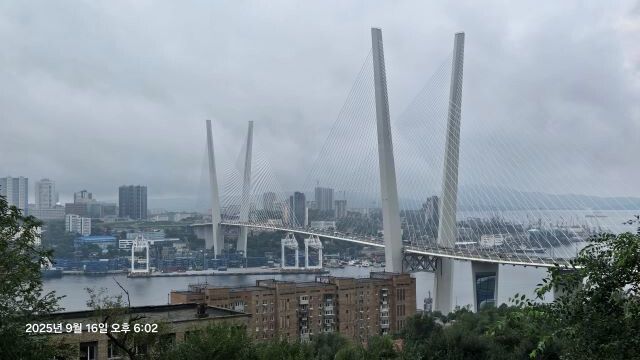 블라디보스토크의 대표적 상징물인 ‘루스키 다리’. 2012년 9월 블라디보스토크 ‘루스키섬’에서 열린 아시아태평양경제협력체(APEC) 정상회의를 앞두고 건설됐다. 이제훈 선임기자 nomad@hani.co.kr