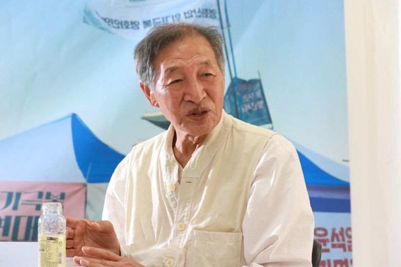 신학철 화백. 정용일 선임기자 yongil@hani.co.kr