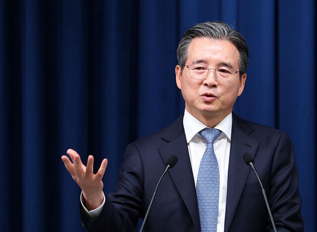 김용범 대통령실 정책실장이 지난 1일 서울 용산구 대통령실에서 이재명 대통령의 샘 올트먼 오픈AI CEO 접견 관련 브리핑을 하고 있다. 연합뉴스