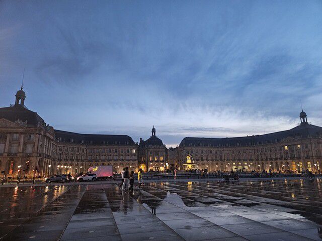 보르도 부르스 광장(Place de la Bourse)과 ‘물의 거울’(Miroir d’eau). 천호성 기자
