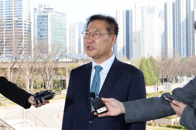 박성재 전 법무부 장관이 4월10일 오후 과천 법무부 청사로 출근하고 있다. 헌법재판소는 이날 박성재 장관에 대한 국회의 탄핵소추를 기각했다. 정용일 선임기자 yongil@hani.co.kr