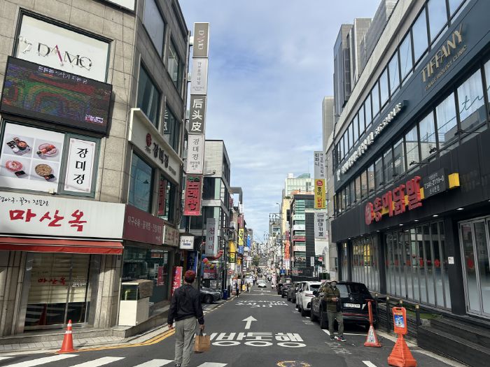 신사 세로수길 골목. 강남구 제공