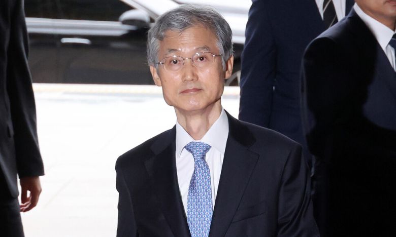 조희대 대법원장이 13일 국회 법제사법위원회 국정감사에 출석하기 위해 국회 본청으로 들어서고 있다. 김경호 선임기자 jijae@hani.co.kr