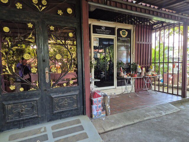 지난 8월 캄보디아 캄포트주 보코르산 지역에서 사망한 한국인 청년 박아무개씨 주검이 안치된 건물