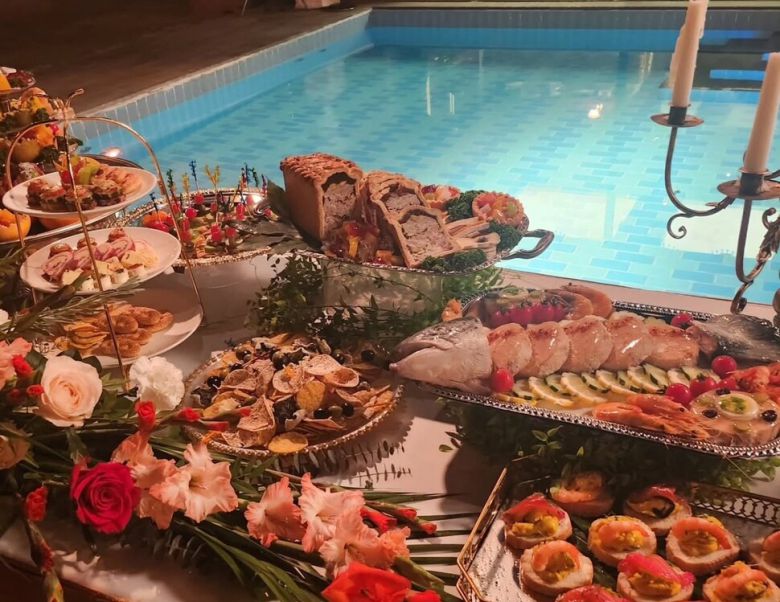 드라마 ‘애마’ 속 1980년대 파티 음식. 김민지 꾸밈 대표 인스타그램 갈무리