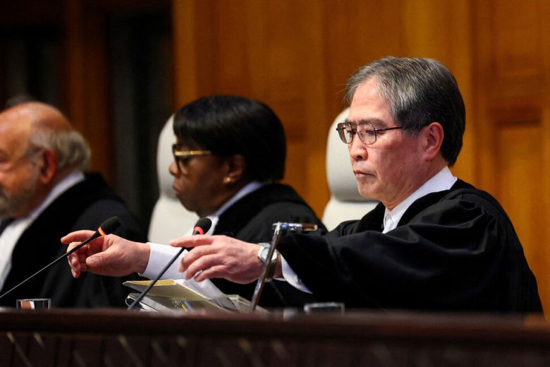 이스라엘에 구호기관 협력 의무가 있다는 자문 의견 결정을 이끈 이와사와 유지 국제사법재판소 재판장. 로이터 연합뉴스