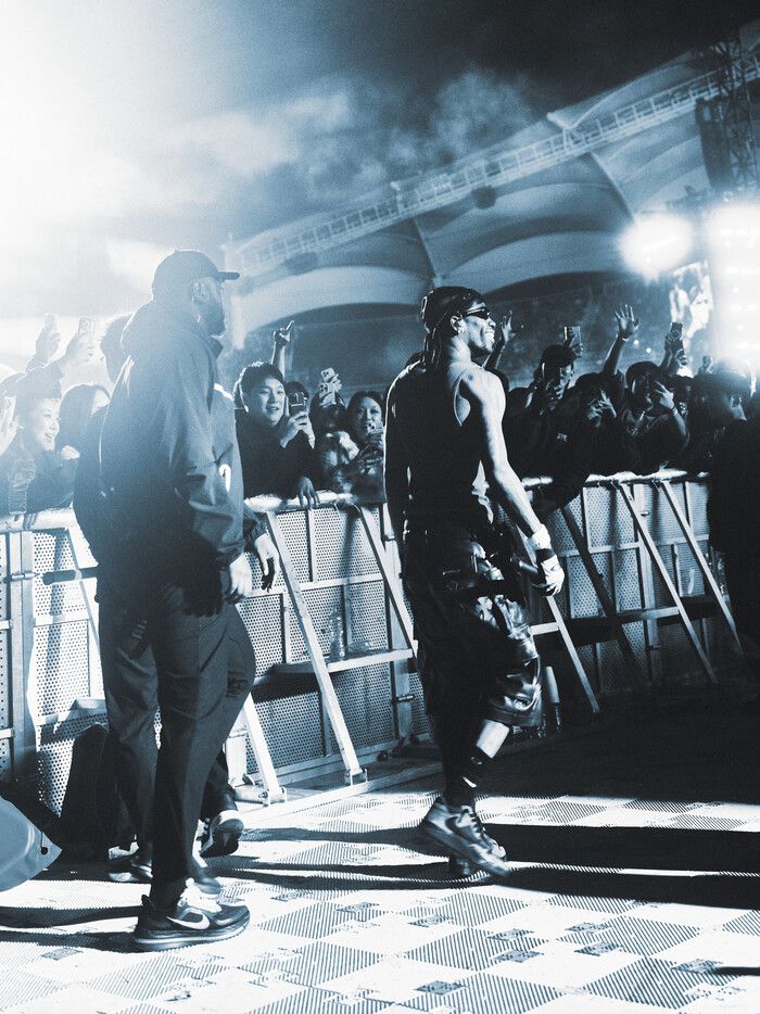 미국의 힙합 뮤지션 트래비스 스콧이 25일 경기 고양시 고양종합운동장에서 ‘키르쿠스 막시무스 인 코리아’ 공연을 펼치고 있다. ⓒKhan Jaehun 라이브네이션코리아 제공