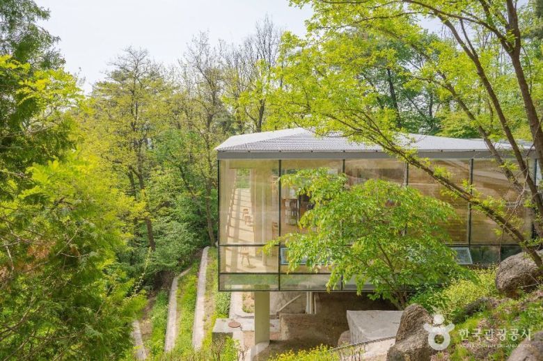 문재인 정부 시절 숲속쉼터로 탈바꿈한 수방사 초소. 한국관광공사
